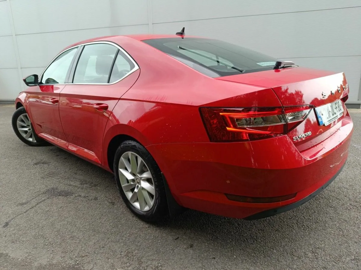 Skoda Superb **SALE AGREED** SUPERB AMB 2.0TDI 122 - Image 3