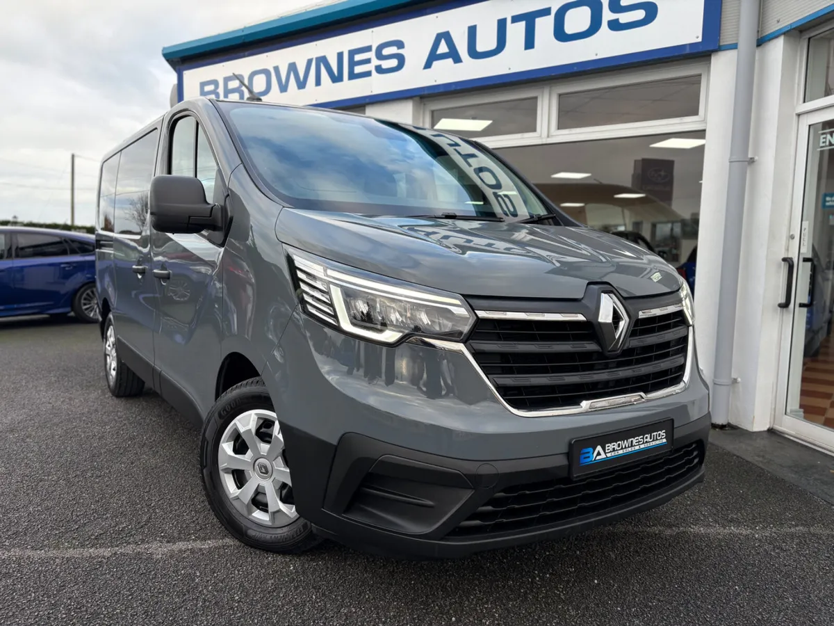 2022 Renault Trafic Business 9 Seater 2.0L - Image 4
