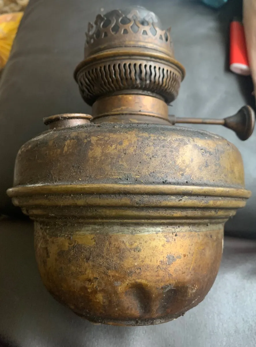 Rare vintage kerosene lamp burner and fount - Image 1