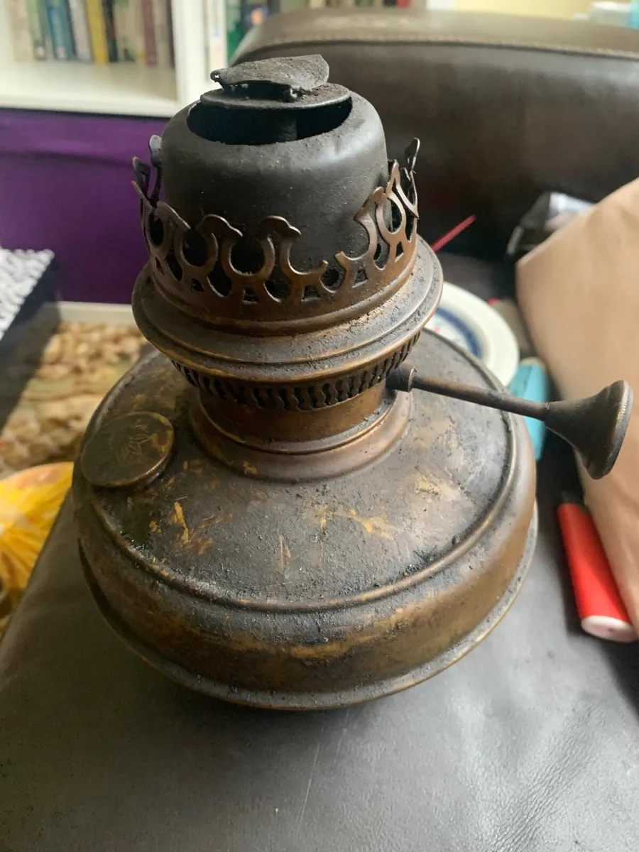 Rare vintage kerosene lamp burner and fount - Image 2