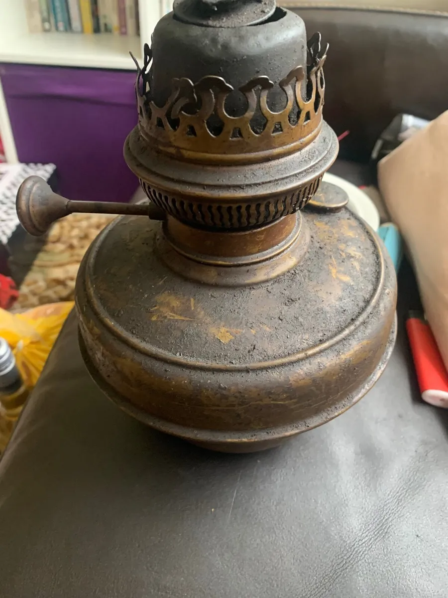 Rare vintage kerosene lamp burner and fount - Image 3