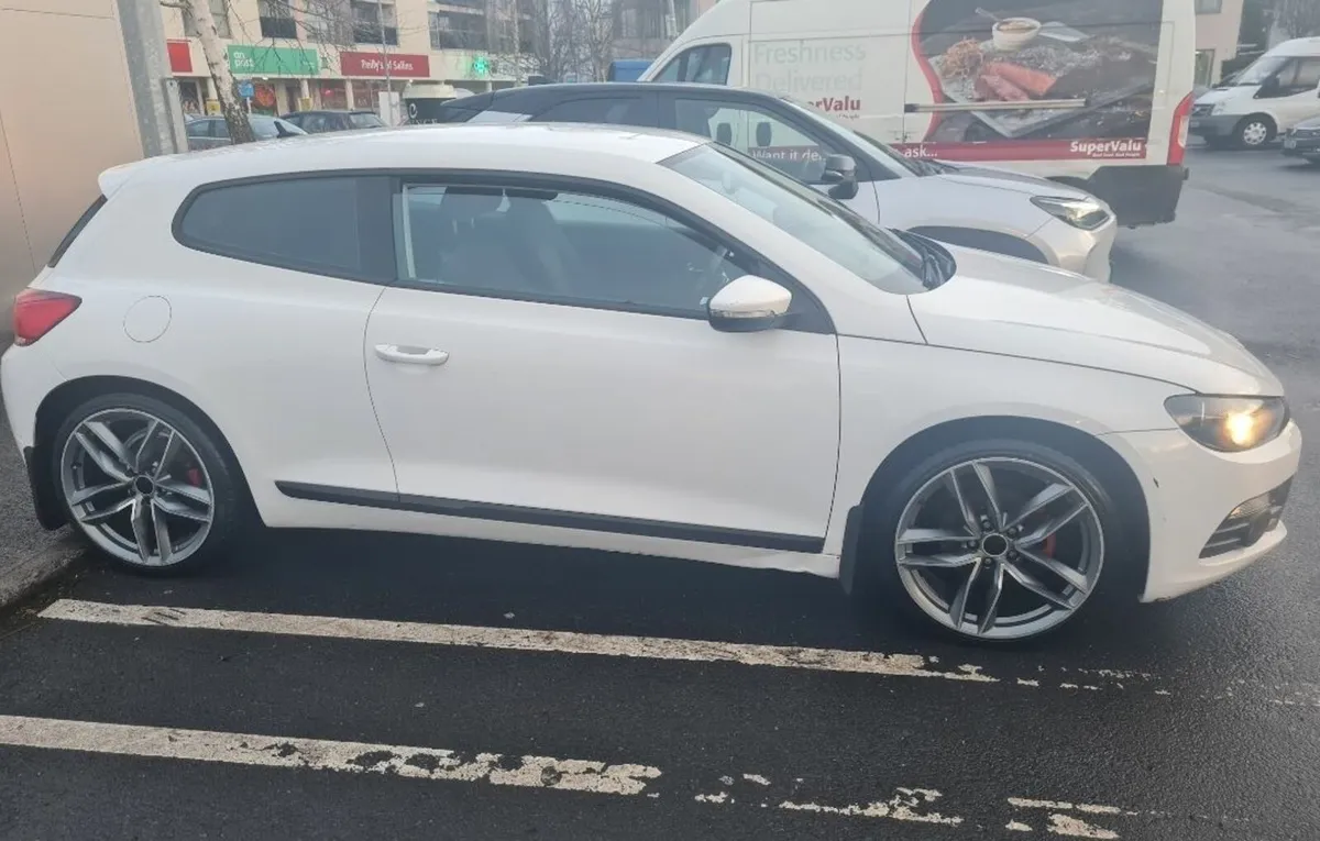 Volkswagen Scirocco 2011 - Image 4