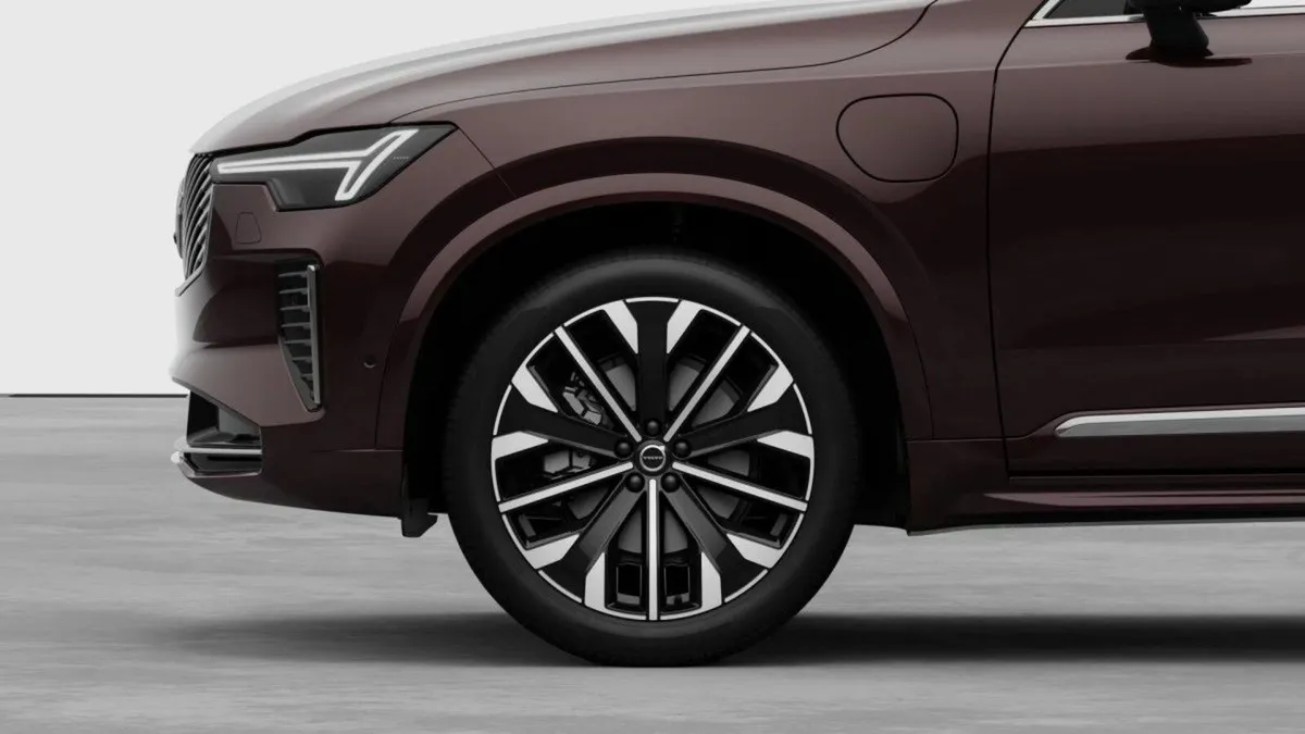 Volvo XC90 T8 PLUS DARK *MULBERRY METALLIC* €210 P - Image 2