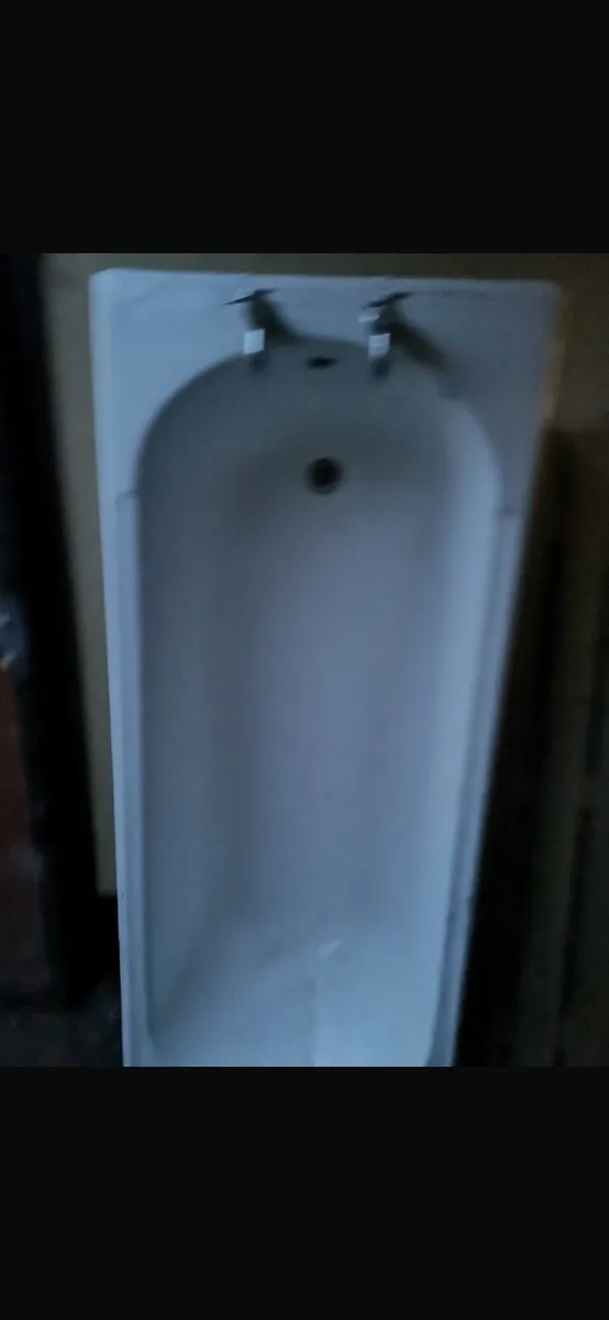 White Cast Iron bath - Image 2