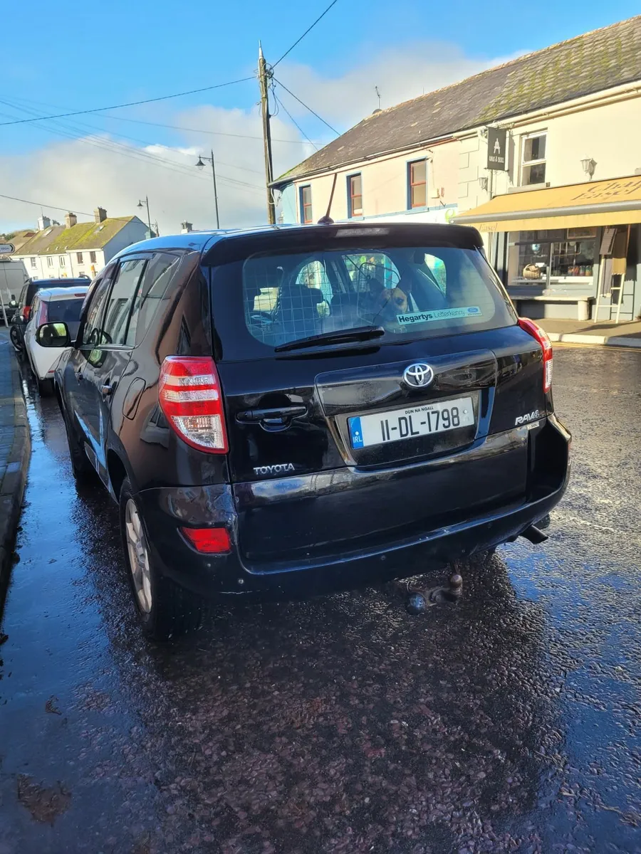 Toyota RAV4 2011 - Image 2