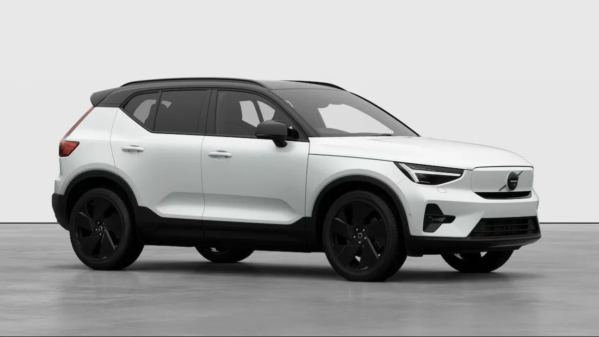 Volvo EX40 ULTRA BLACK EDITION *1.9% APR* €125 P/W - Image 1