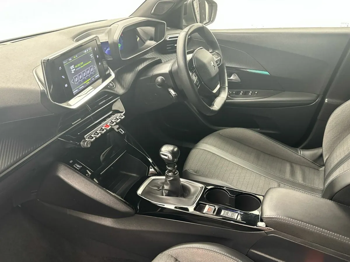 Peugeot 2008 1.2 ALLURE *FREE HAMPER* €75 P/W - Image 4