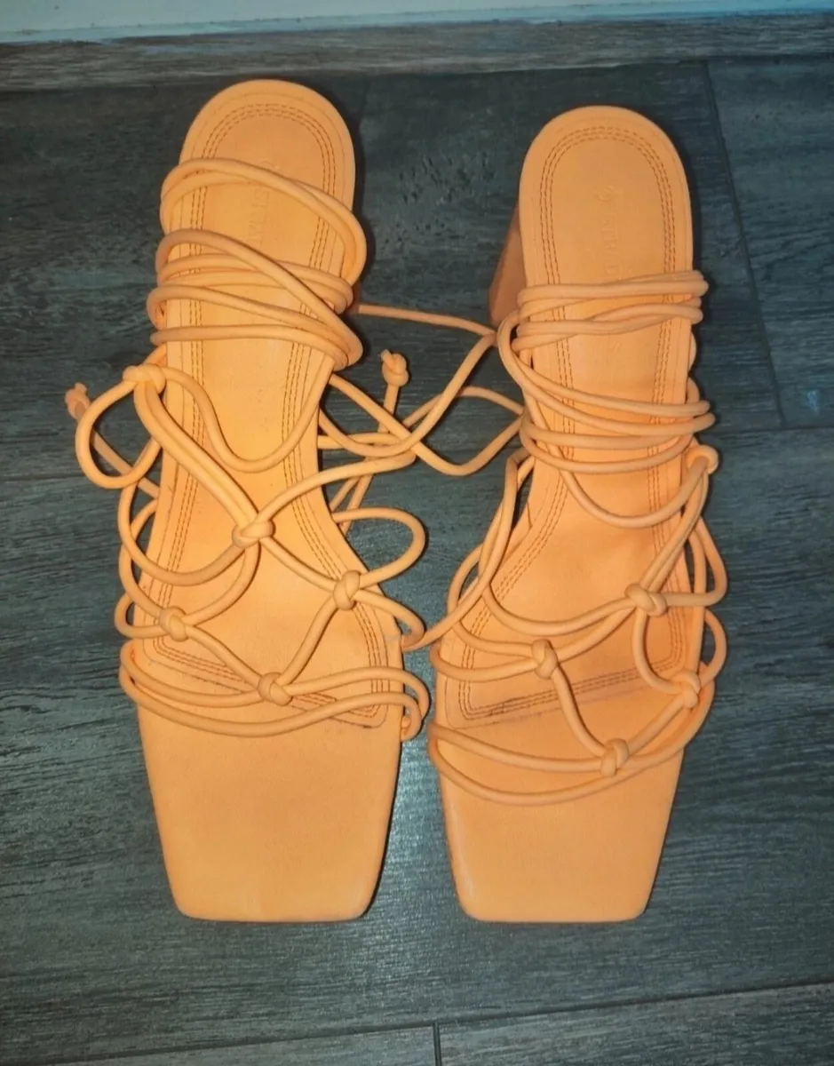 Shoes heels - Image 1