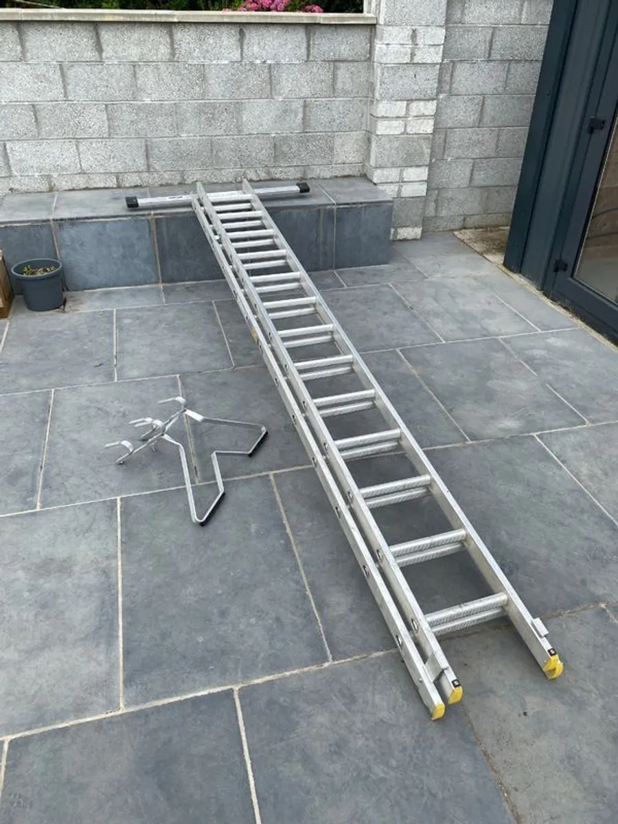 3.5m - 4.7m Extension Ladder (like new) - Image 1