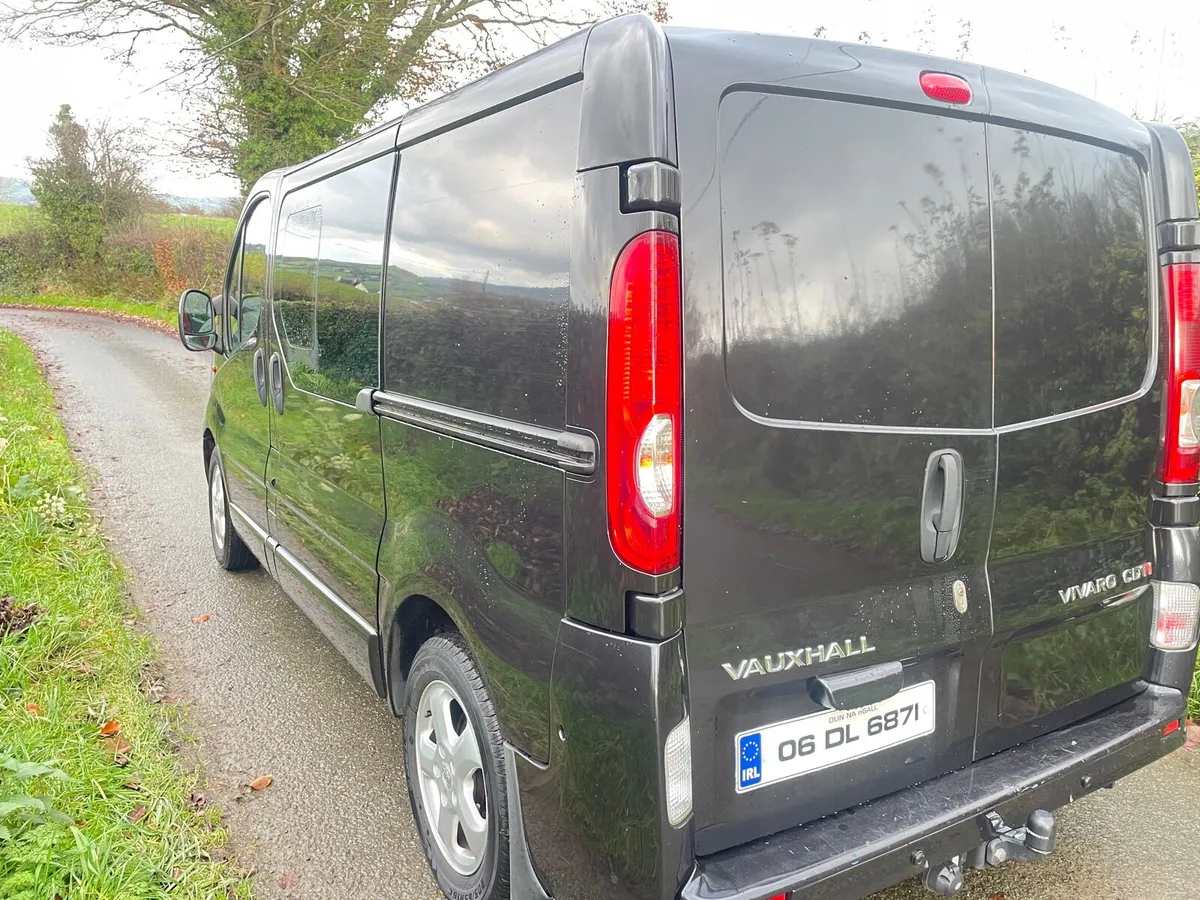 Vauxhall Vivaro Renault Trafic - Image 2