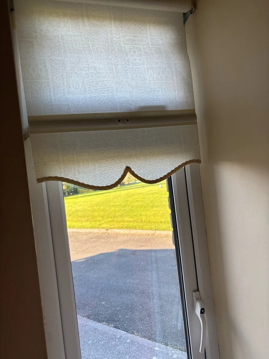 Blinds conservatory and living room - Image 4