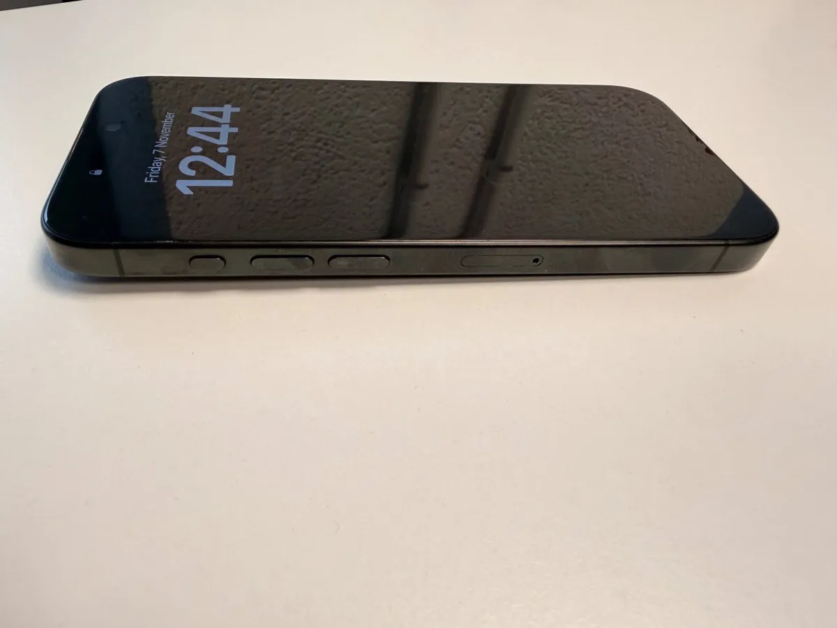 Apple iPhone 15 Pro - 128GB - Black - €590 - Image 3