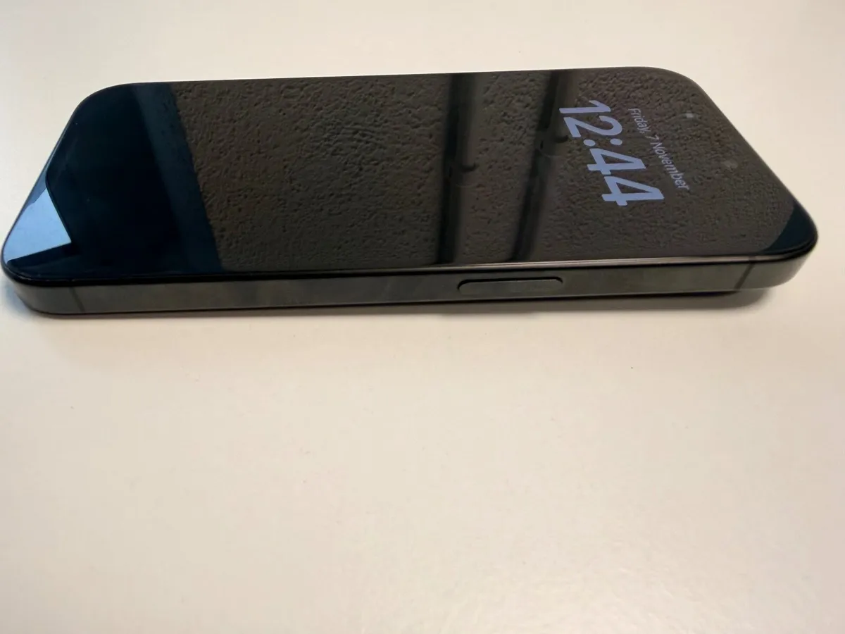 Apple iPhone 15 Pro - 128GB - Black - €590 - Image 4