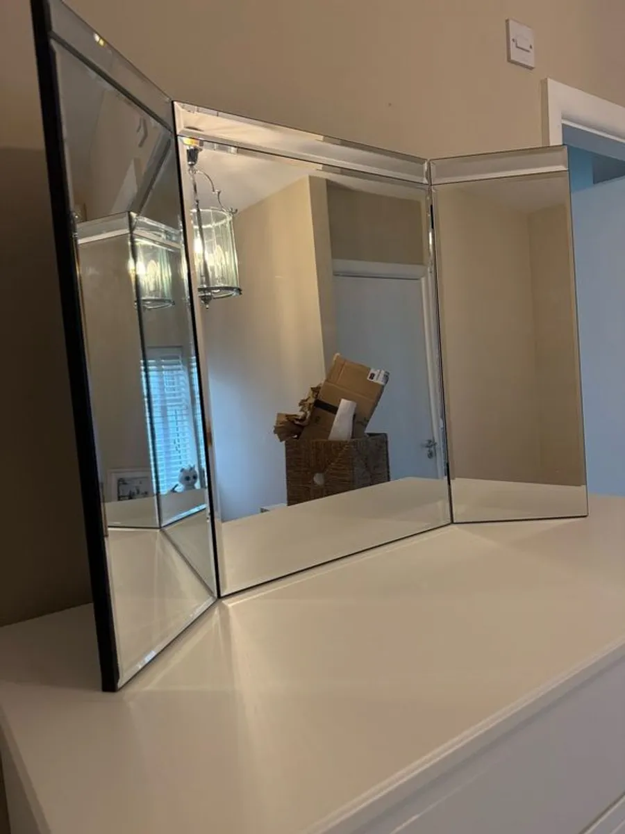 Vanity Mirror Bifold - Image 1