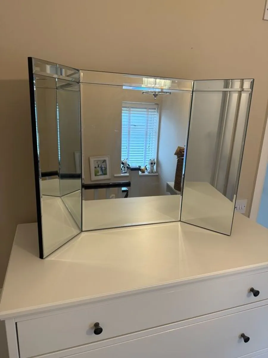 Vanity Mirror Bifold - Image 2