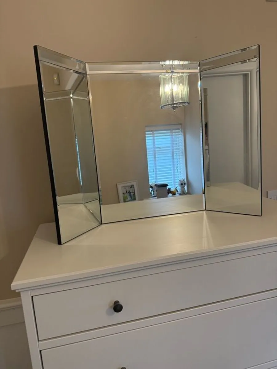 Vanity Mirror Bifold - Image 3