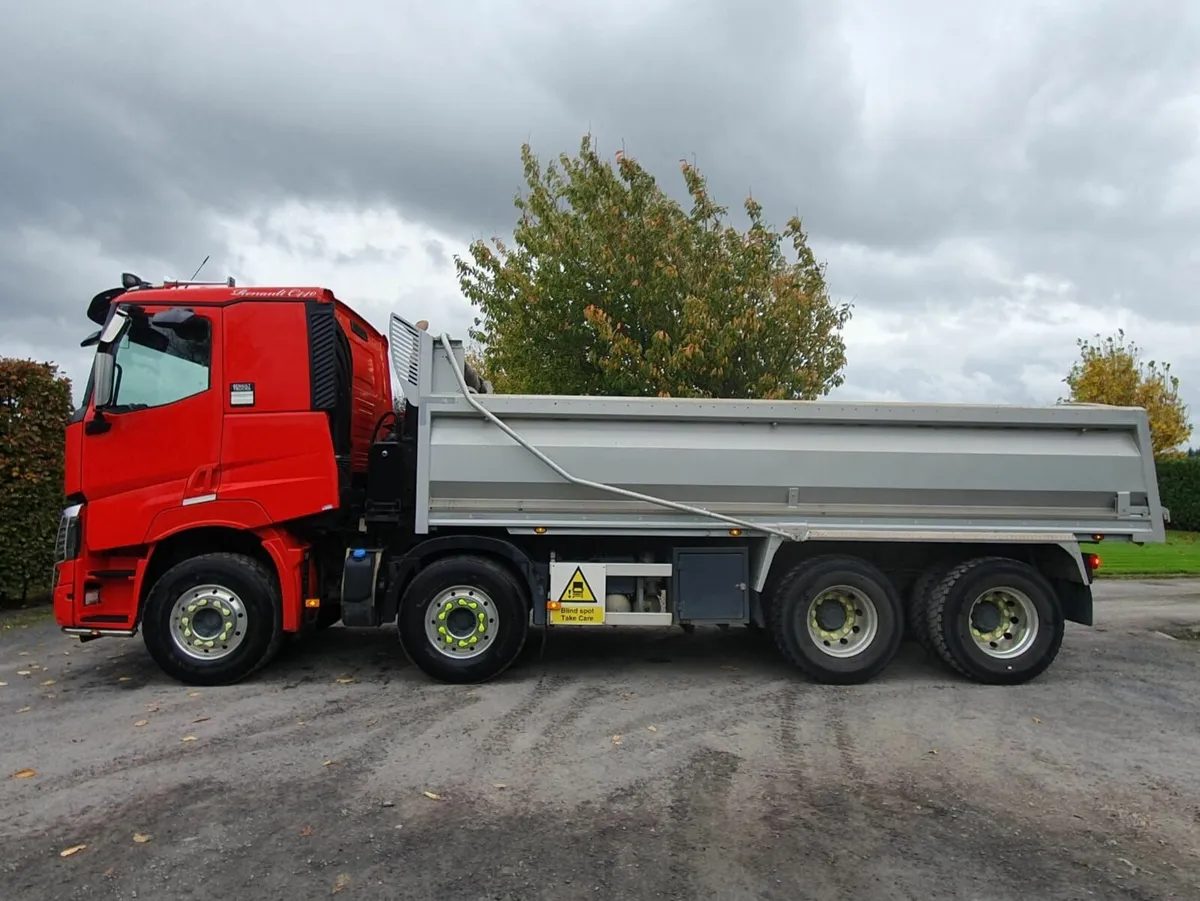 Renault C440 8x4 Tipper - Image 1