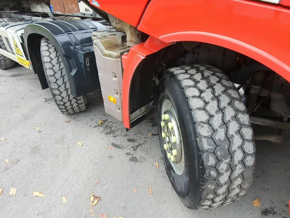 Renault C440 8x4 Tipper - Image 2