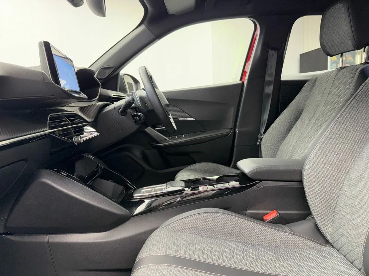 Peugeot 2008 1.2 ALLURE AUTO *FREE HAMPER* €65 P/W - Image 4