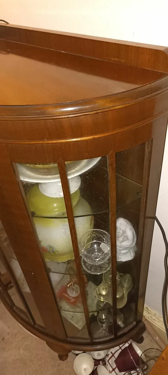 Light Mahogany China Cabinet - Image 4