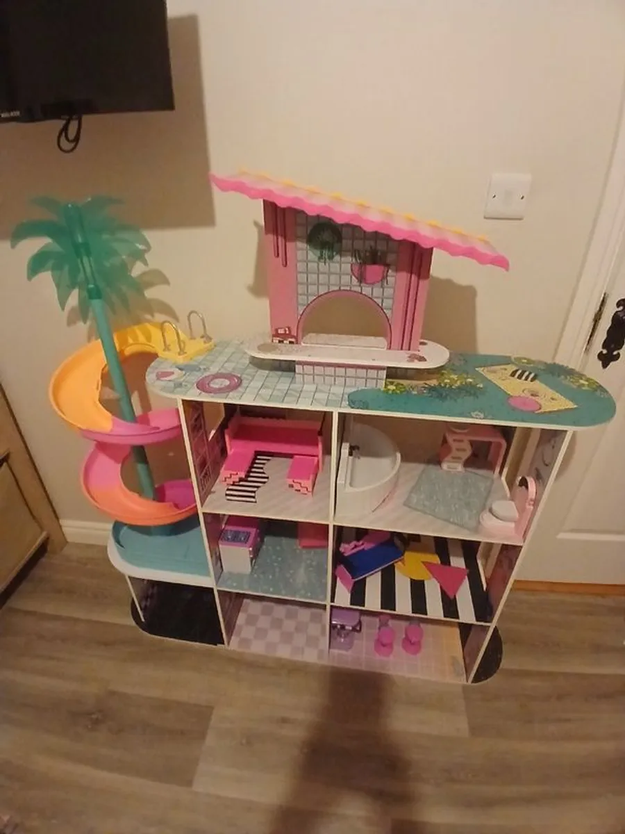 Lol house of surprizes - Image 1