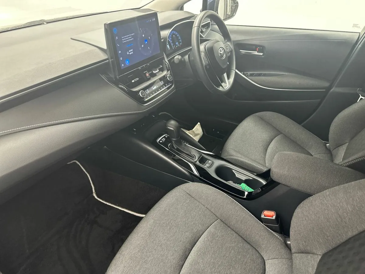Toyota Corolla 1.8 HYBRID LUNA SPORT *FREE HAMPER* - Image 3
