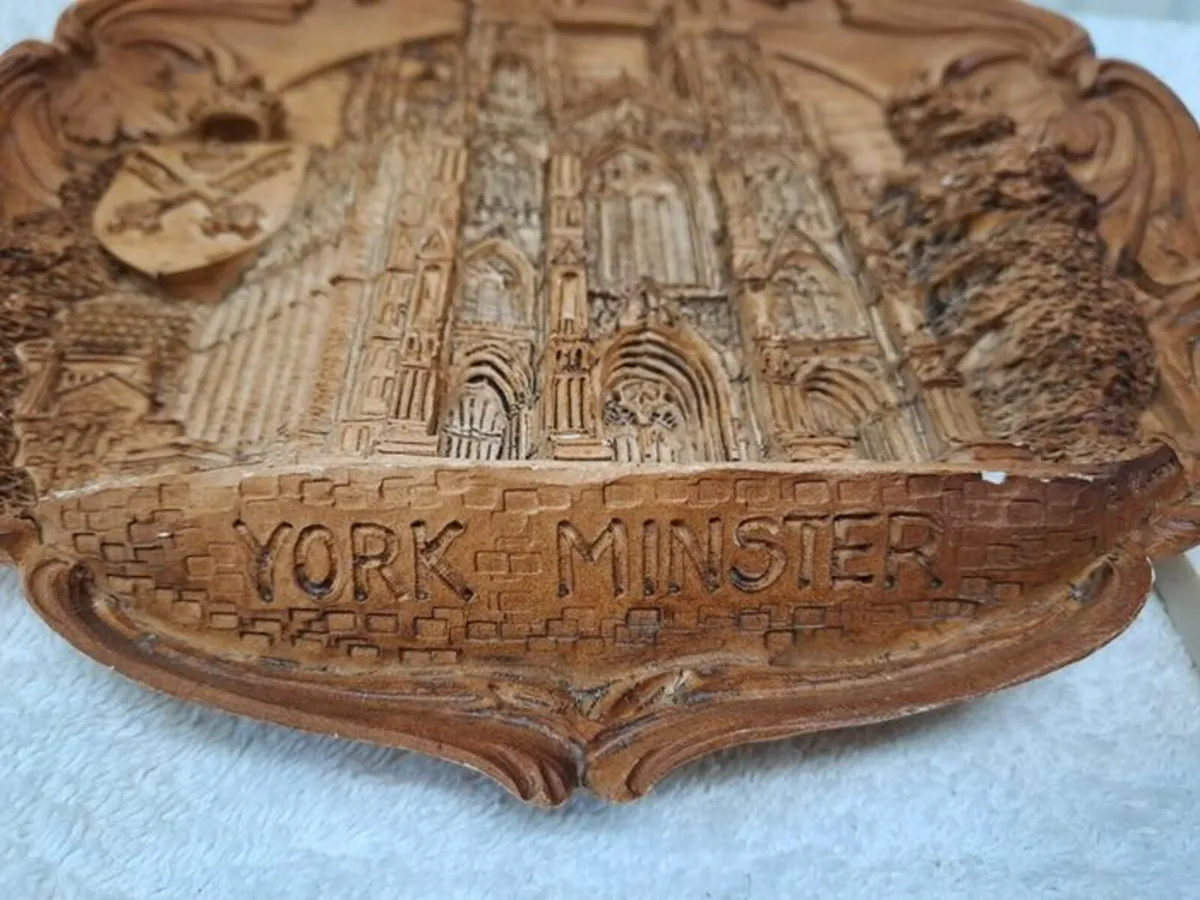 Vintage wooden plaque York Minster - Image 2