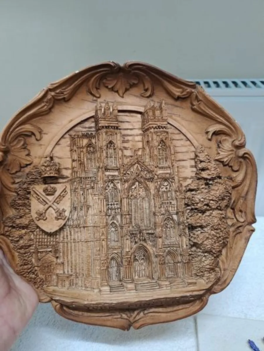 Vintage wooden plaque York Minster - Image 3