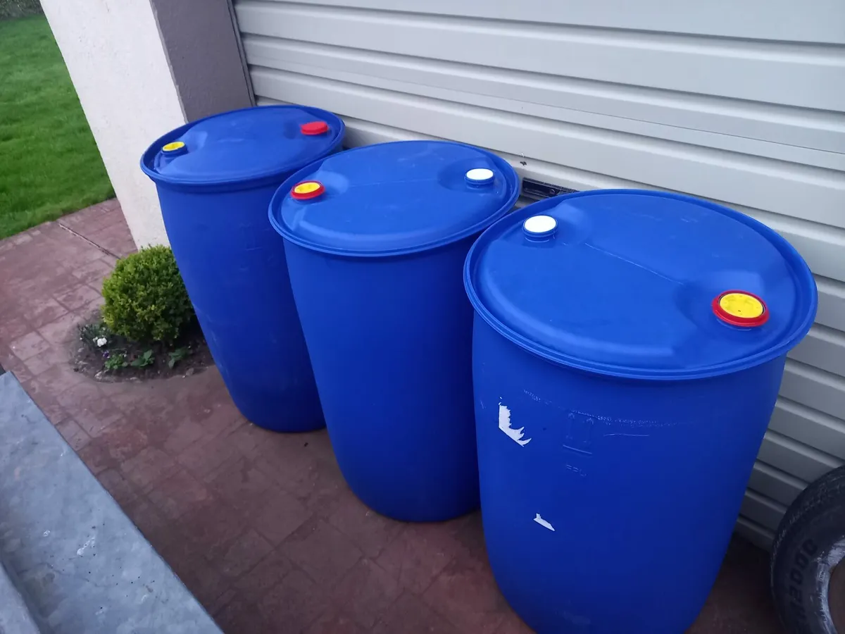 220lt plastic barrels - Image 1