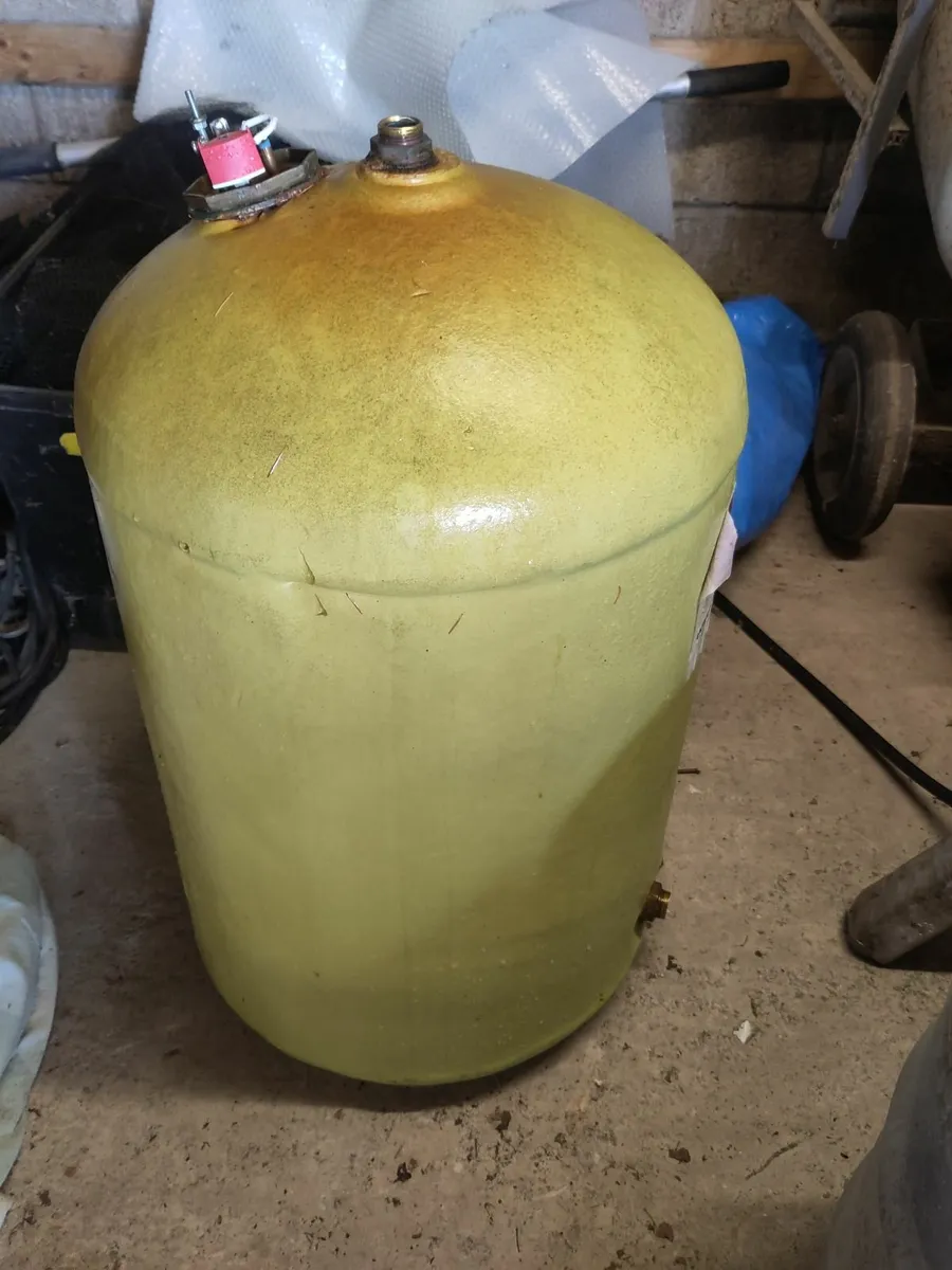 Copper hot water cylinder insulated 95L