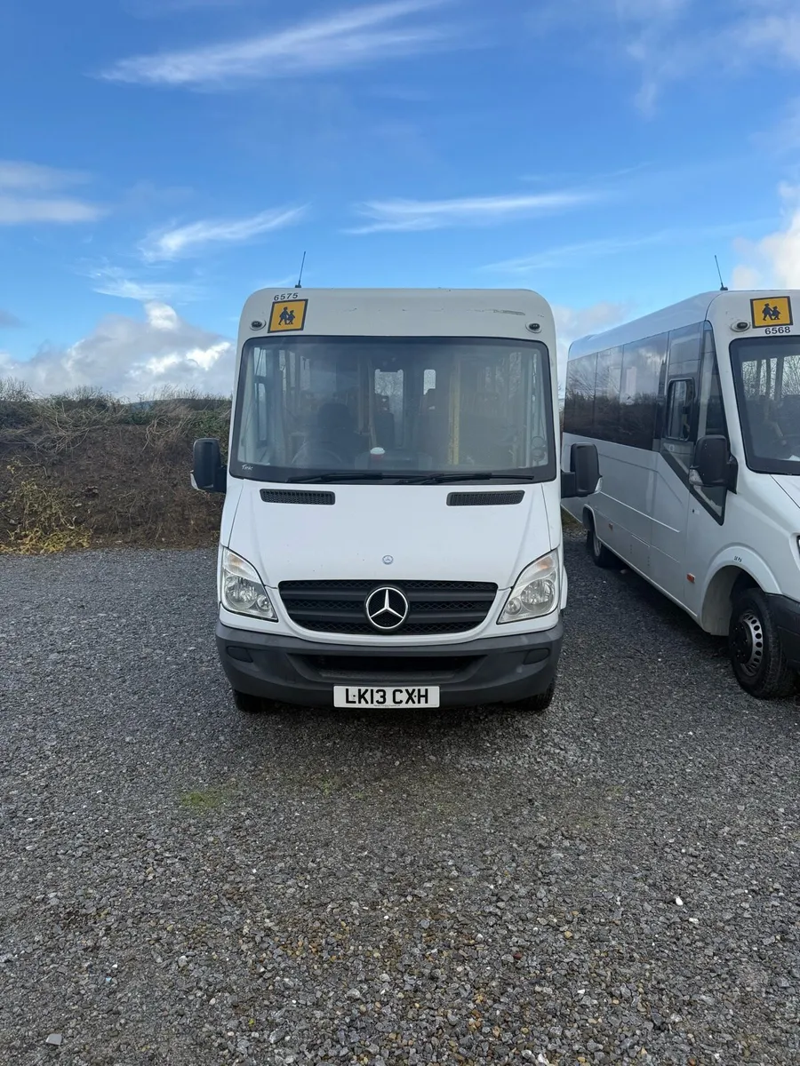 Buses & coaches - Image 1