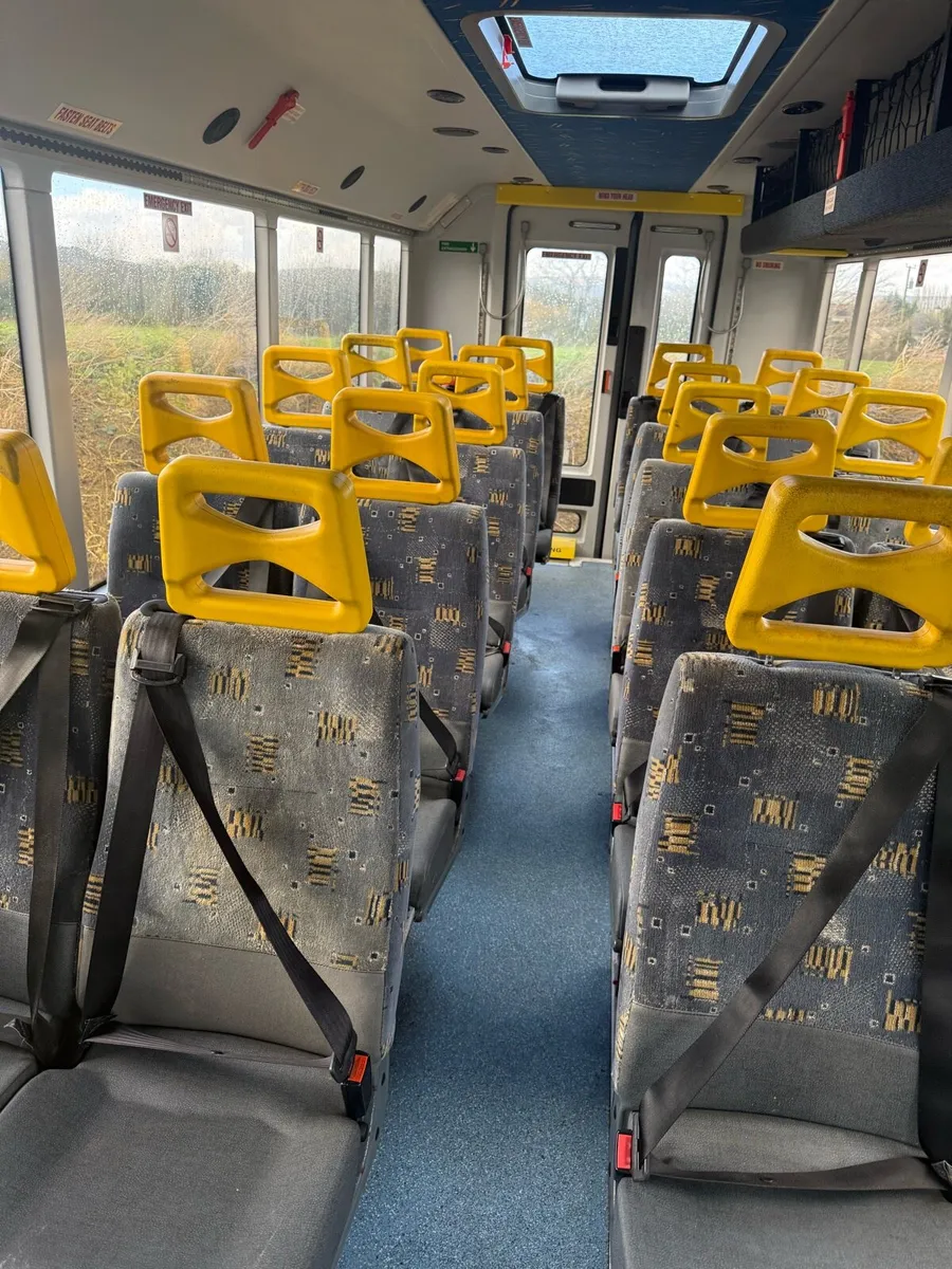 Buses & coaches - Image 2