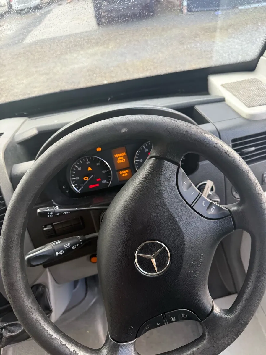 Buses & coaches - Image 3