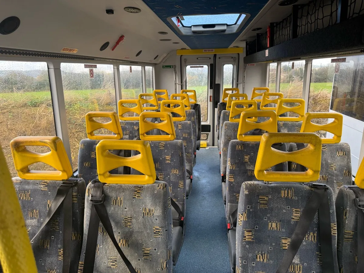 Buses & coaches - Image 3