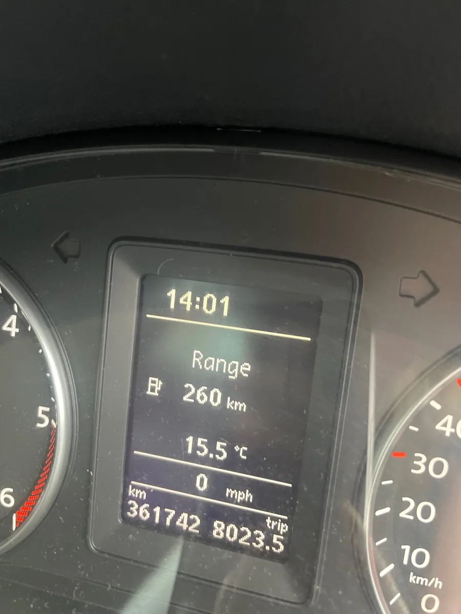 Volkswagen Jetta 2010 - Image 2