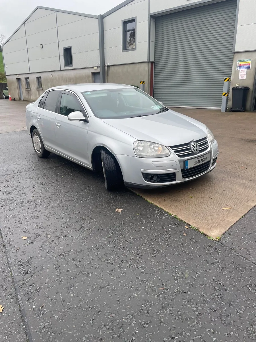 Volkswagen Jetta 2010 - Image 4