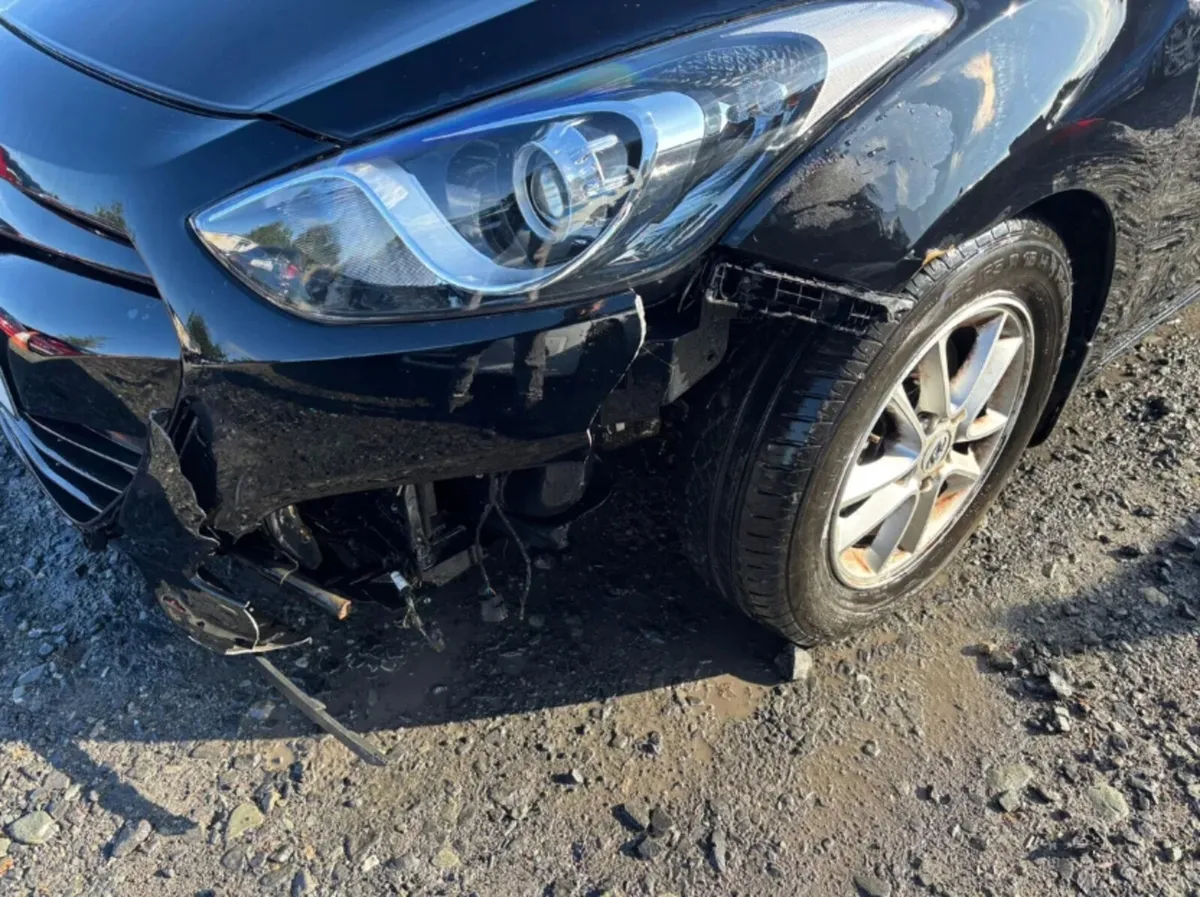 2012 Hyundai i30 1.6 Diesel driving - Image 3