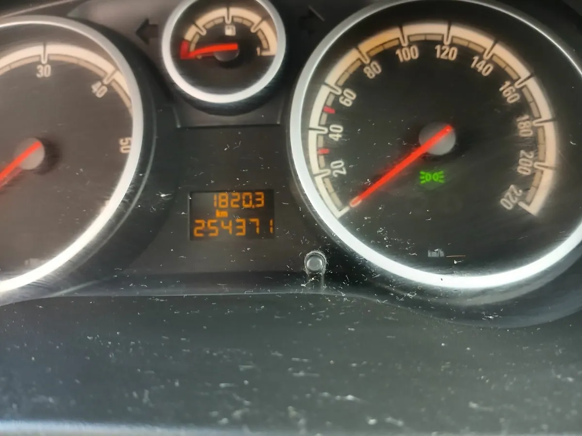 Opel Corsa 2013 - Image 2