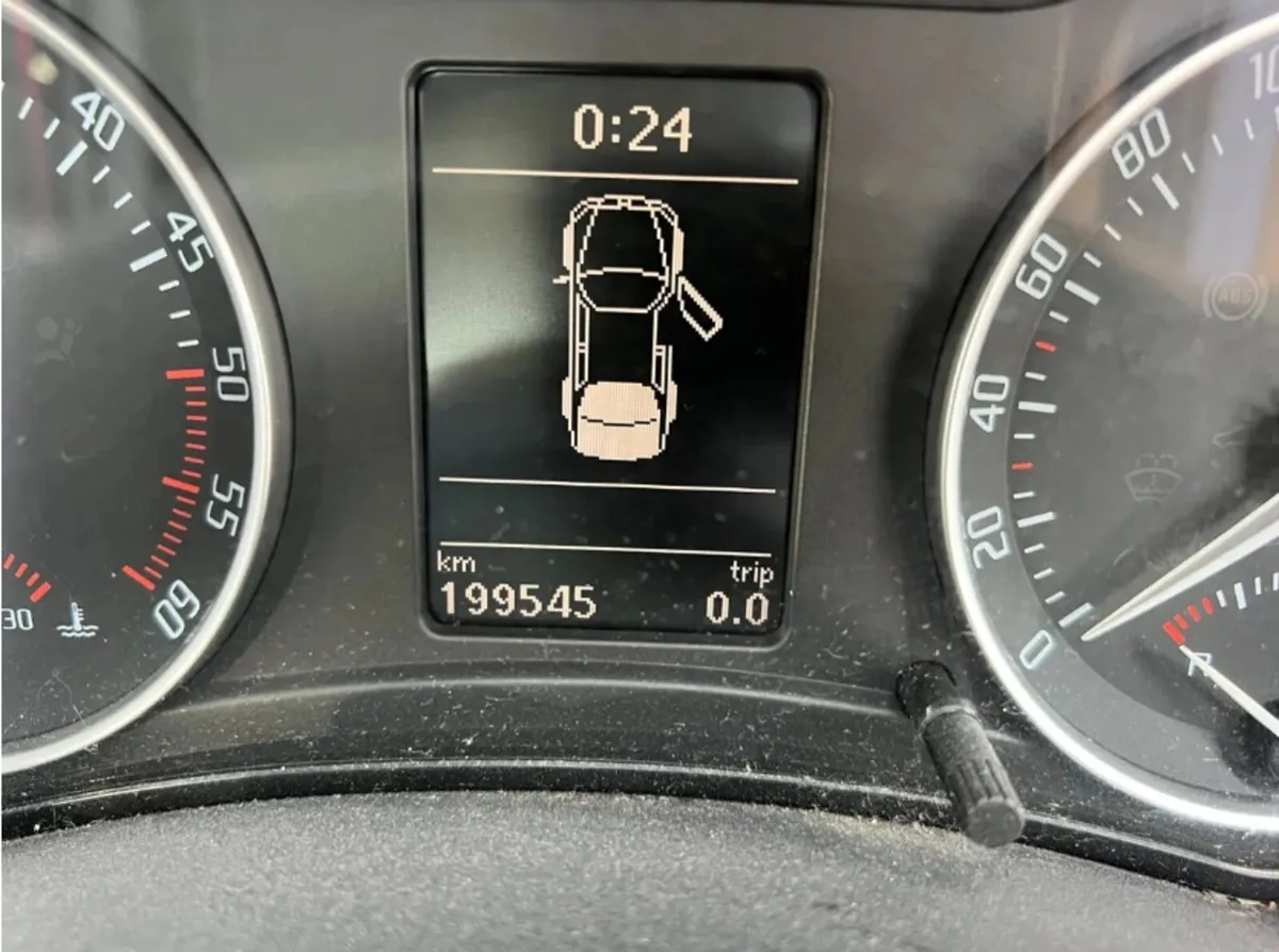 2013 Skoda Octavia 1.6 diesel drive away - Image 4