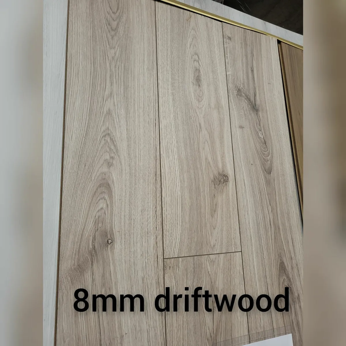 12mm ac5 paris oak click flooring  - heavy Duty - Image 3