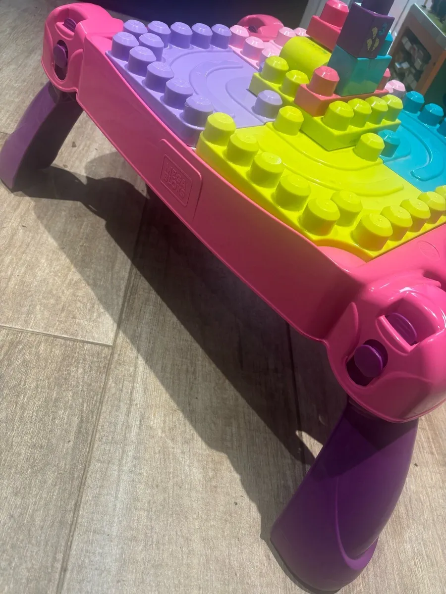 Mega block table - Image 2