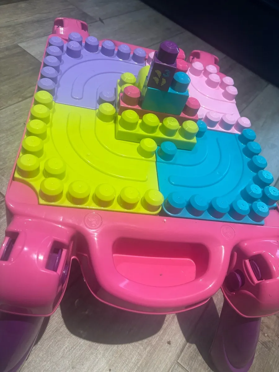 Mega block table - Image 3