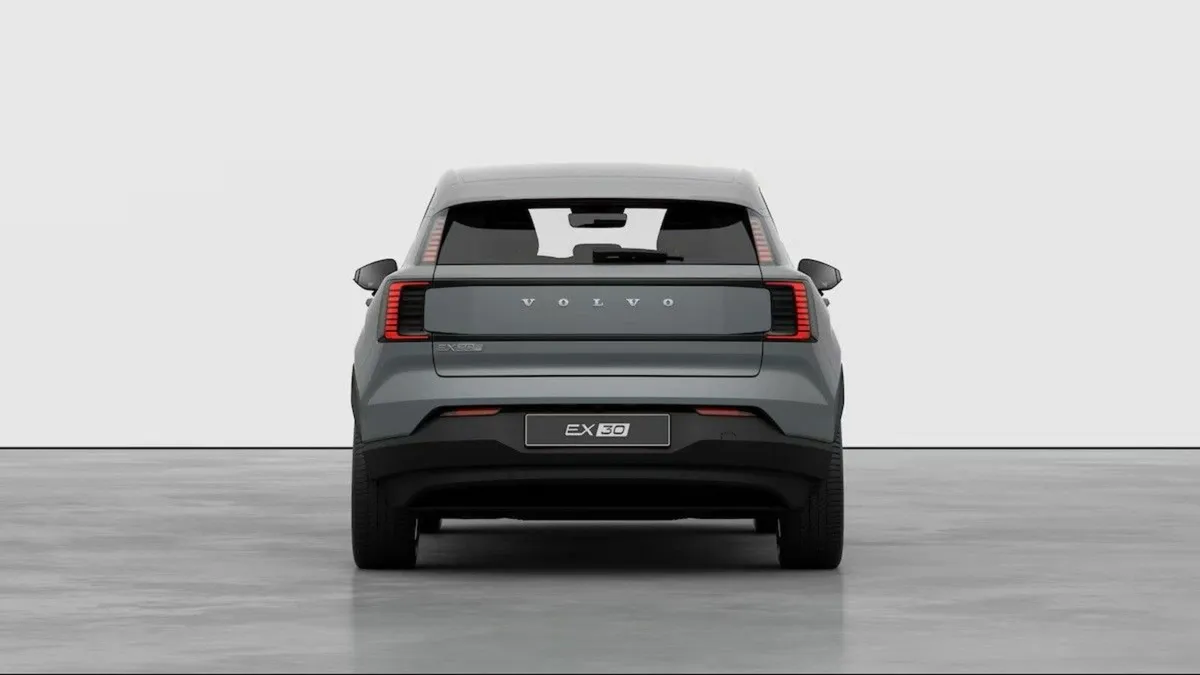 Volvo EX30 CORE LONG RANGE *3.9% APR* €95 P/W ON P - Image 4