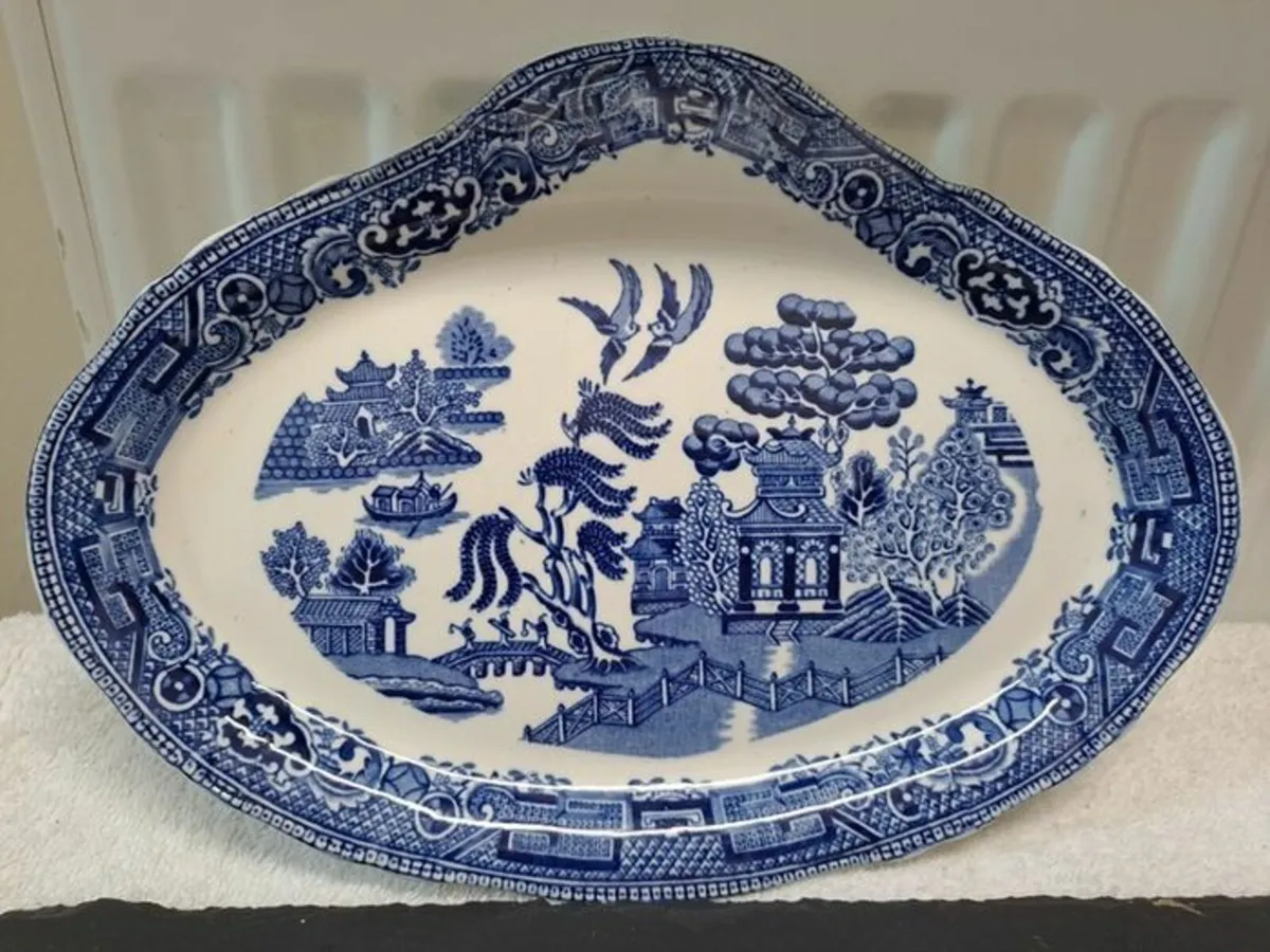 Oval old willow blue serving platter - Image 1