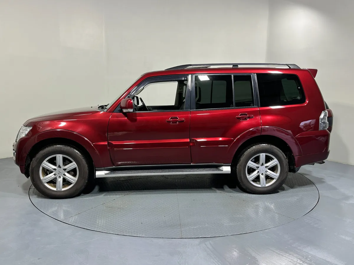 Mitsubishi Pajero LWB 3.2 DID *High Spec* 162 - Image 4