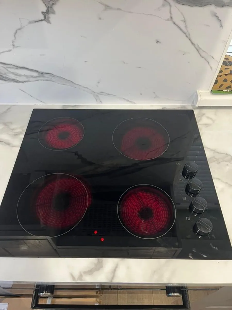 4 ring electric hob - Image 1