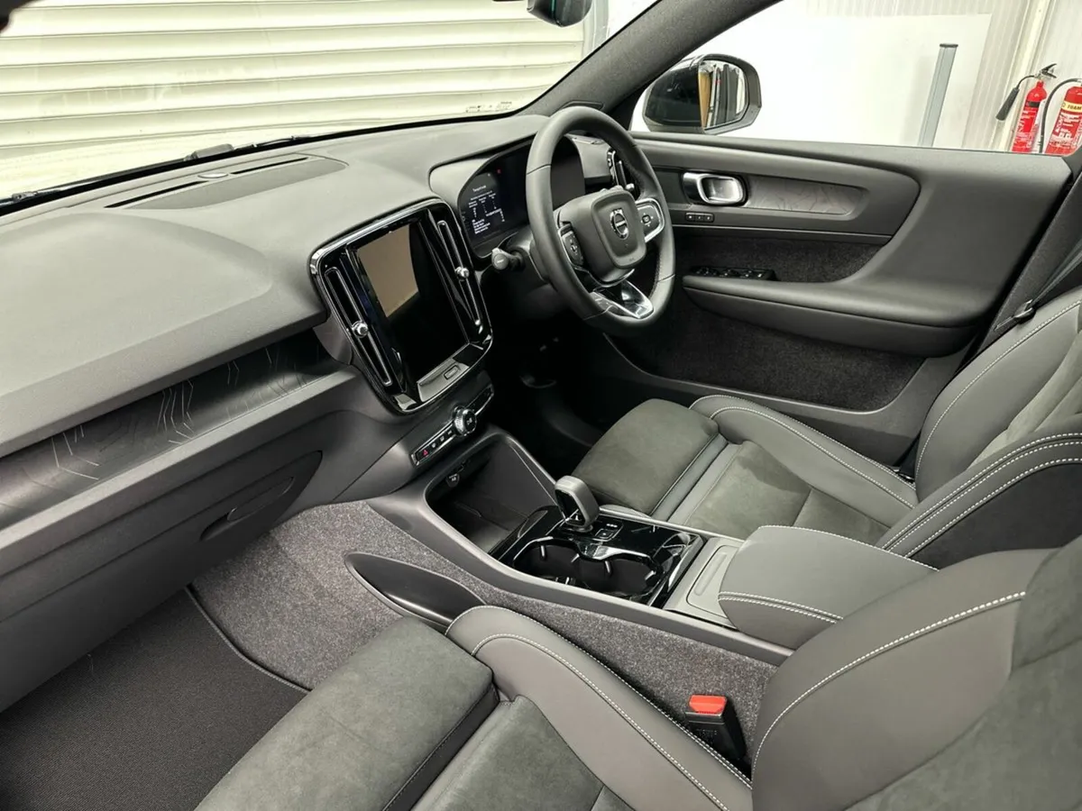 Volvo EX40 PLUS LONG RANGE *569KMS RANGE* €115 P/W - Image 4