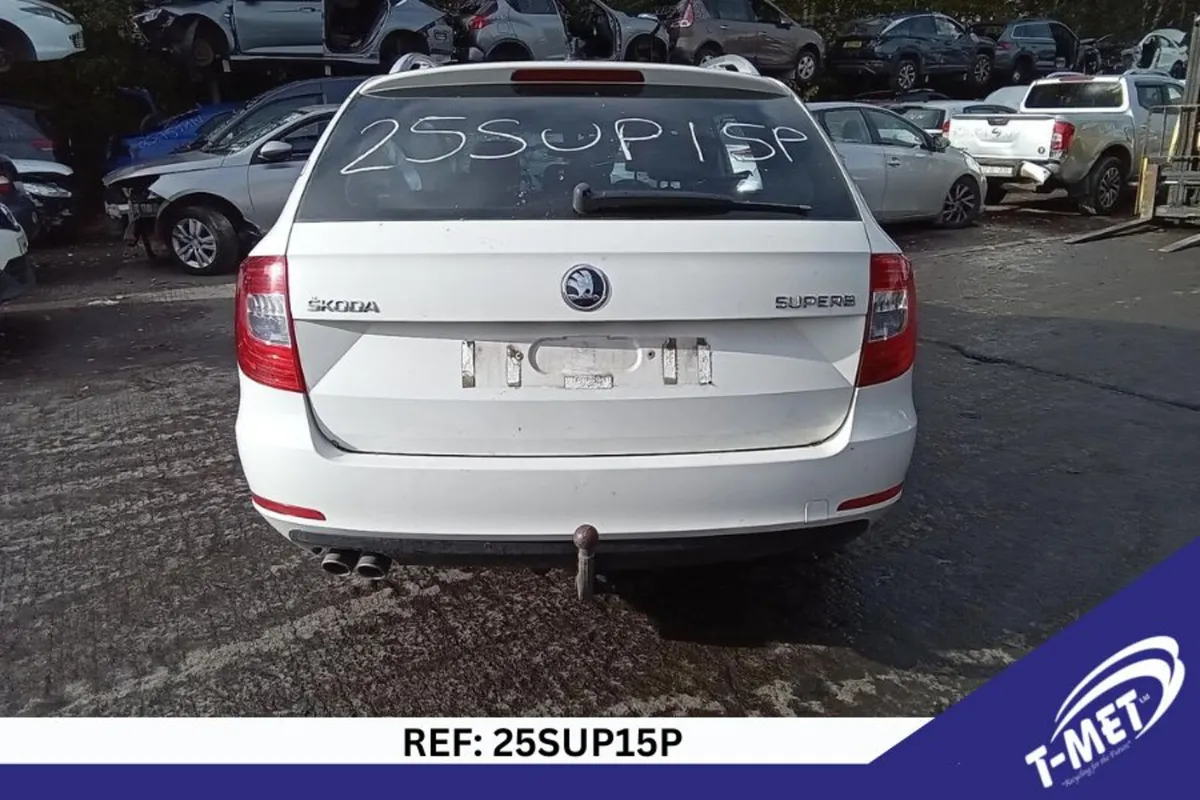 2015 SKODA SUPERB BREAKING FOR PARTS - Image 4