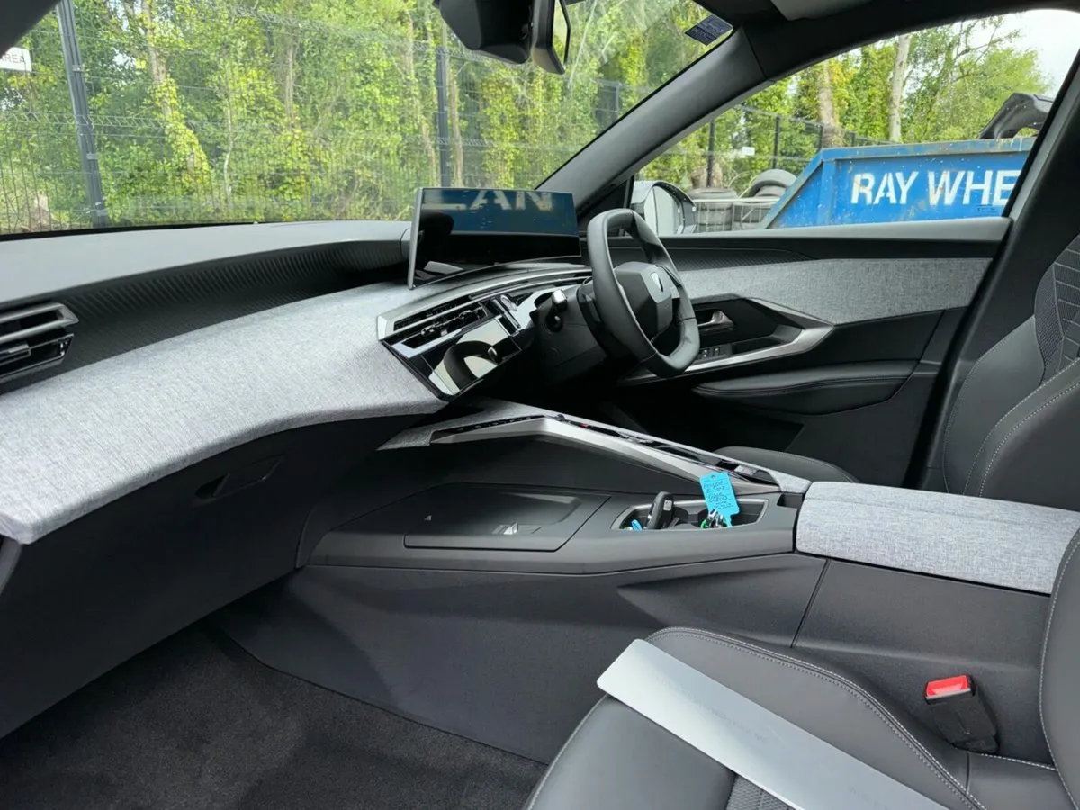 Peugeot 3008 1.2 HYBRID ALLURE *€500 DUNNES VOUCHE - Image 4