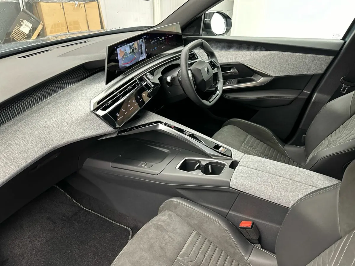 Peugeot 5008 E GT EXEC LINE *525KMS RANGE* €120 P/ - Image 4
